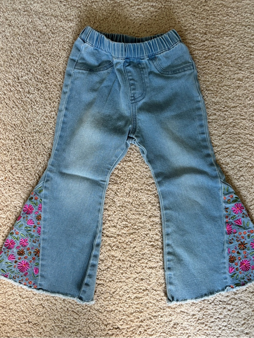 Like new baileys blossoms embroidered flare jeans 2t